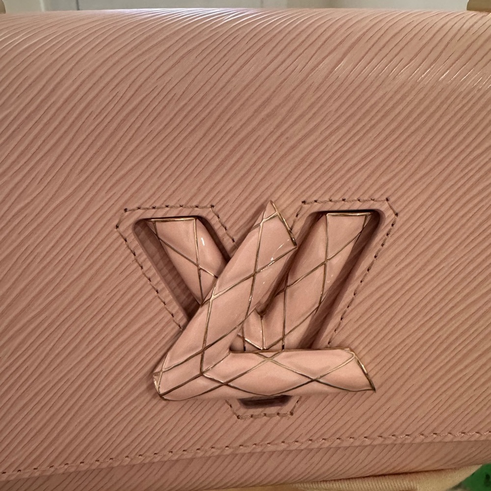 Louis Vuitton Pink Crossbody Bag with Gold Accents - Picture 2 of 5
